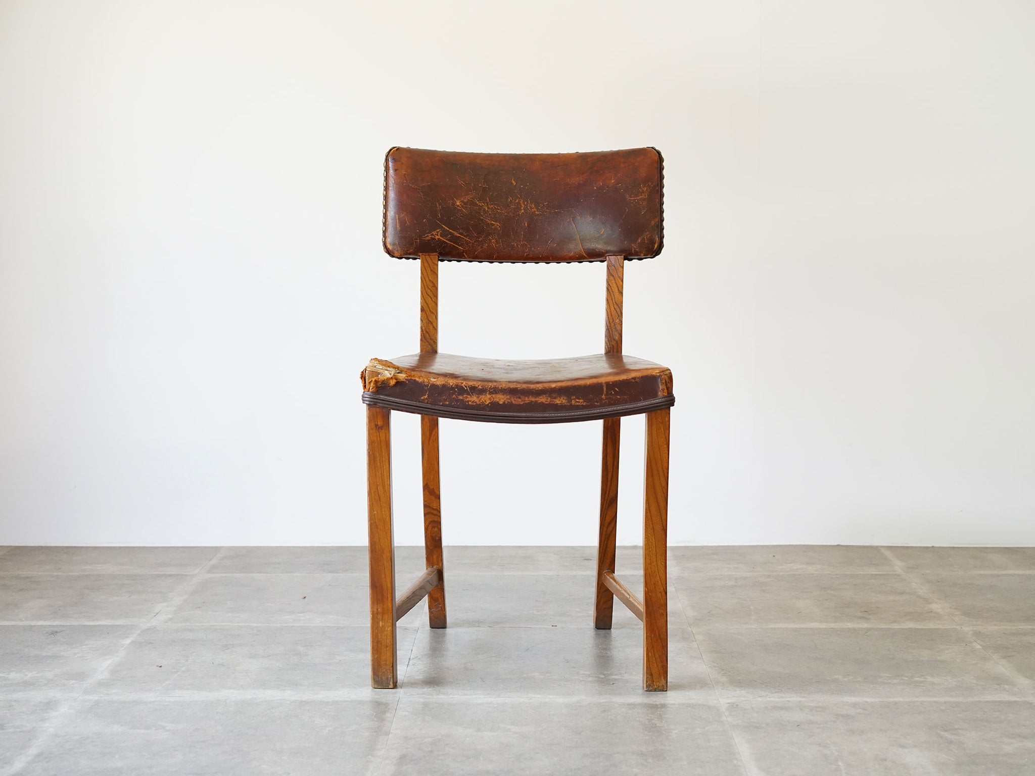 デンマークデザインのチェア レザーとニレの椅子 北欧ヴィンテージ