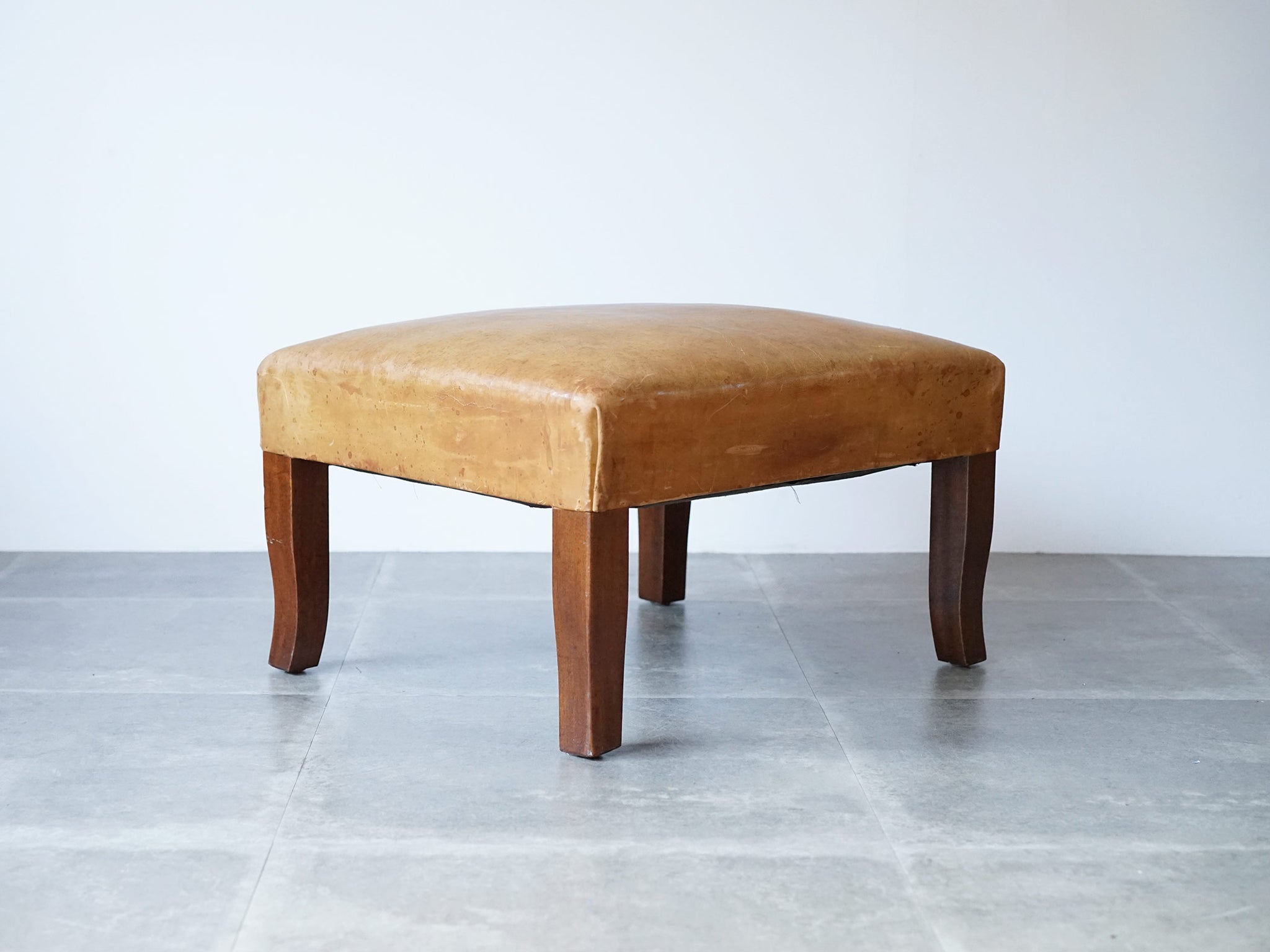 北欧ビンテージの天然革とマホガニーのスツール デンマーク家具