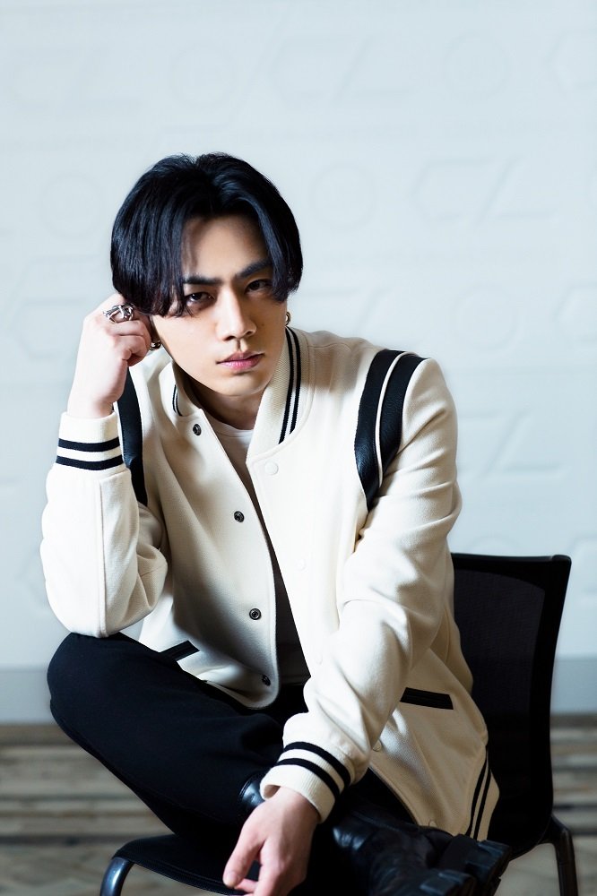 ØMI インタビュー――前作アルバム『Who Are You?』での問いかけに対する