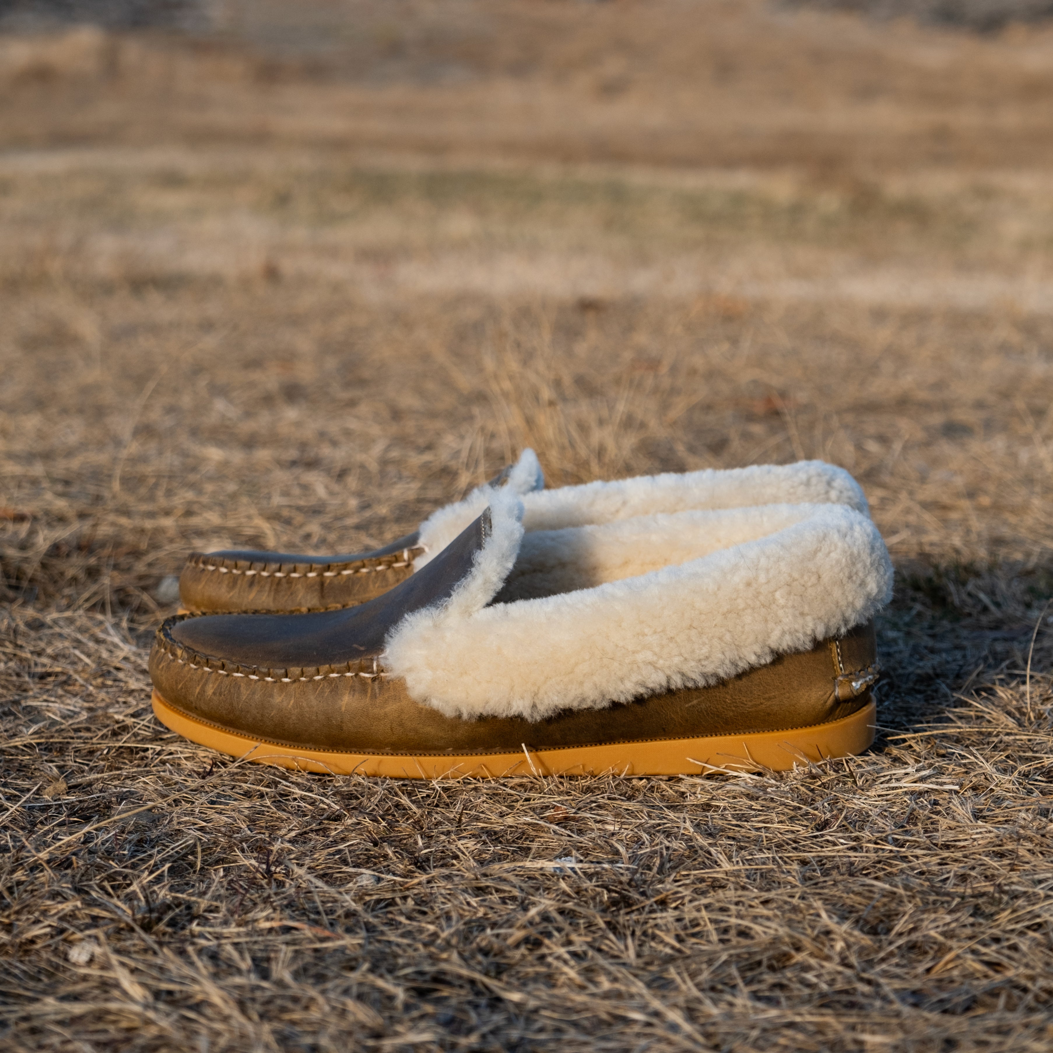 Cabin Slipper - Honey Crazy Horse – Easymoc