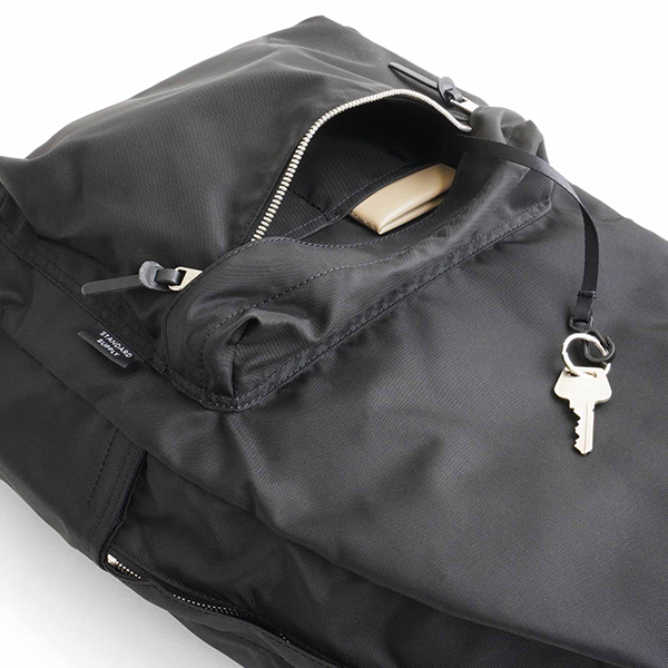 LaLaBegin編集部と共同開発したデイパックから「BLACK」が新登場