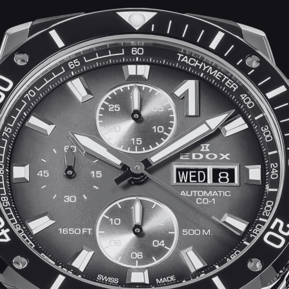 クロノオフショア 1 ベゼルロック クロノグラフ オートマティック |