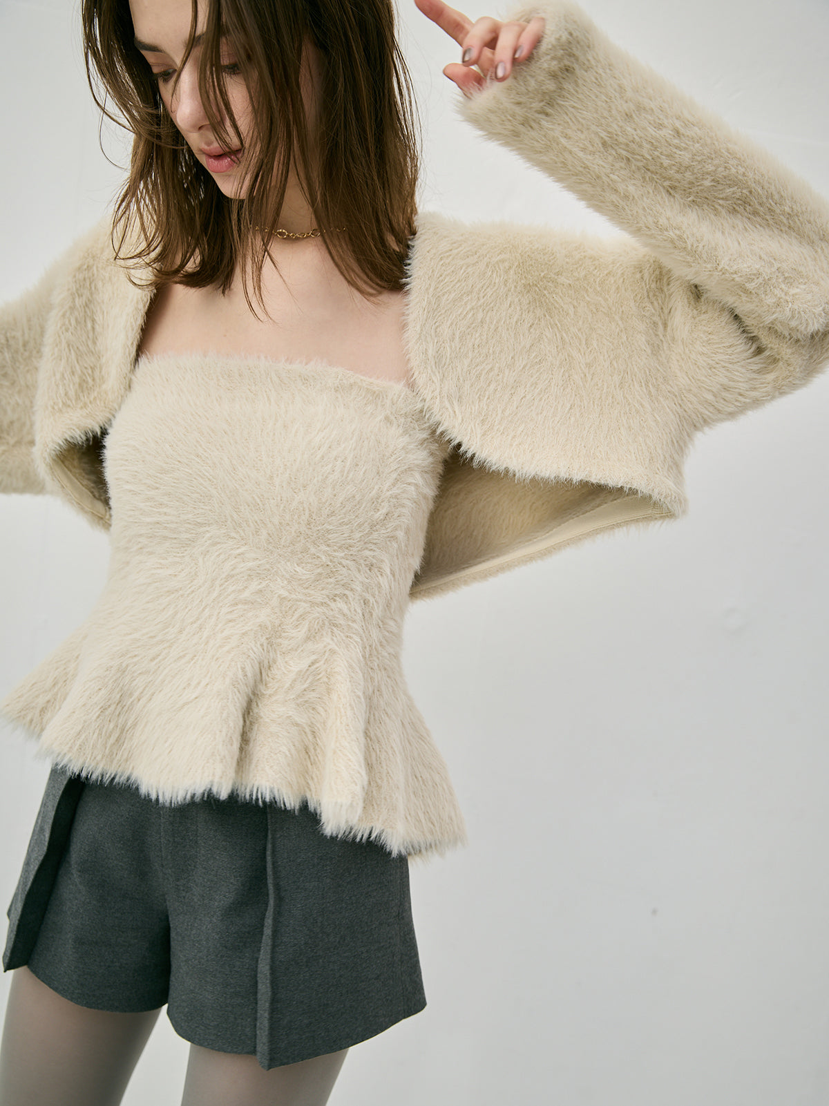 タックショートパンツ