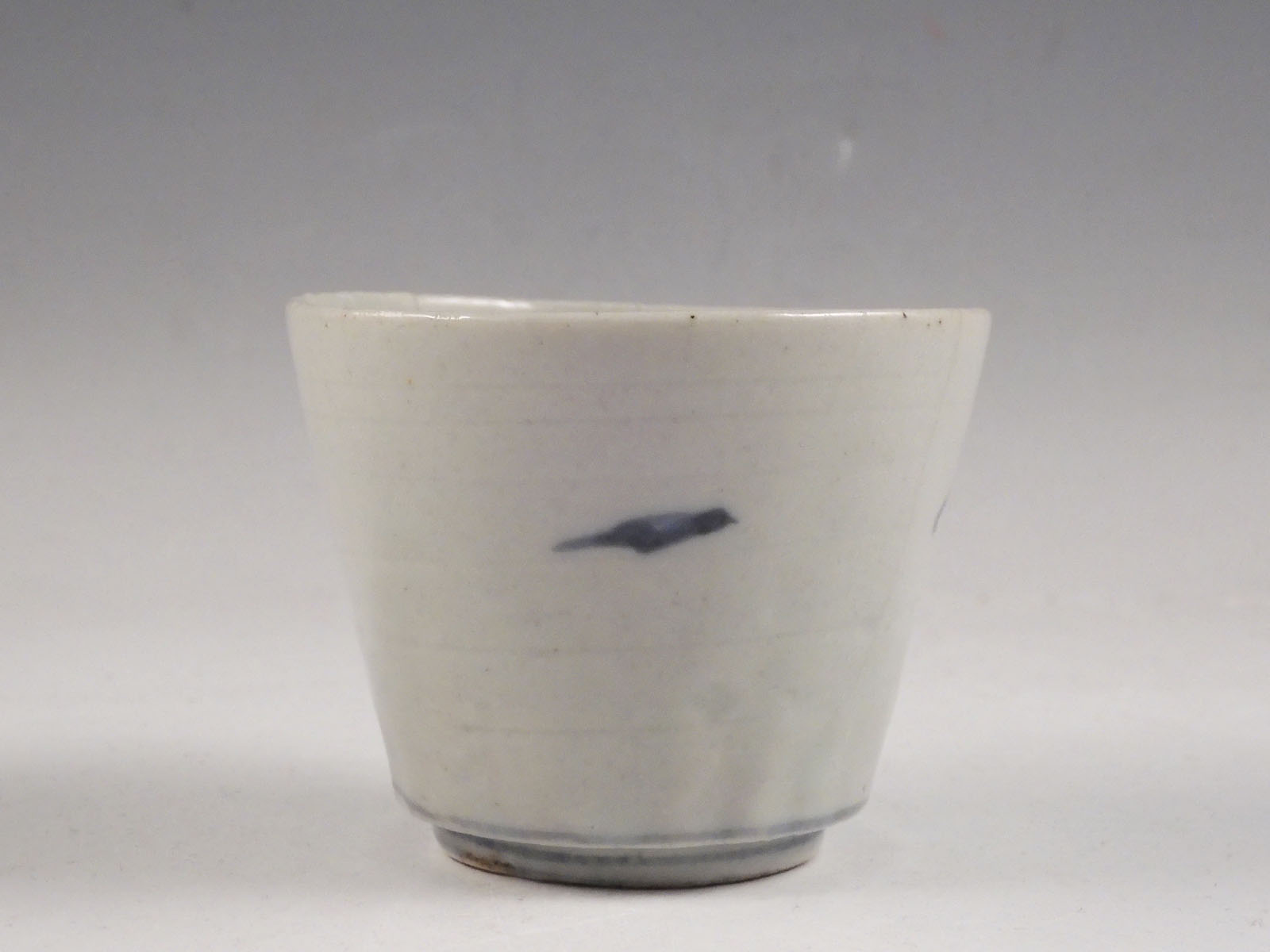 sold out】初期伊万里 染付 花草文 蕎麦猪口 江戸初期｜骨董品通販｜栄匠堂