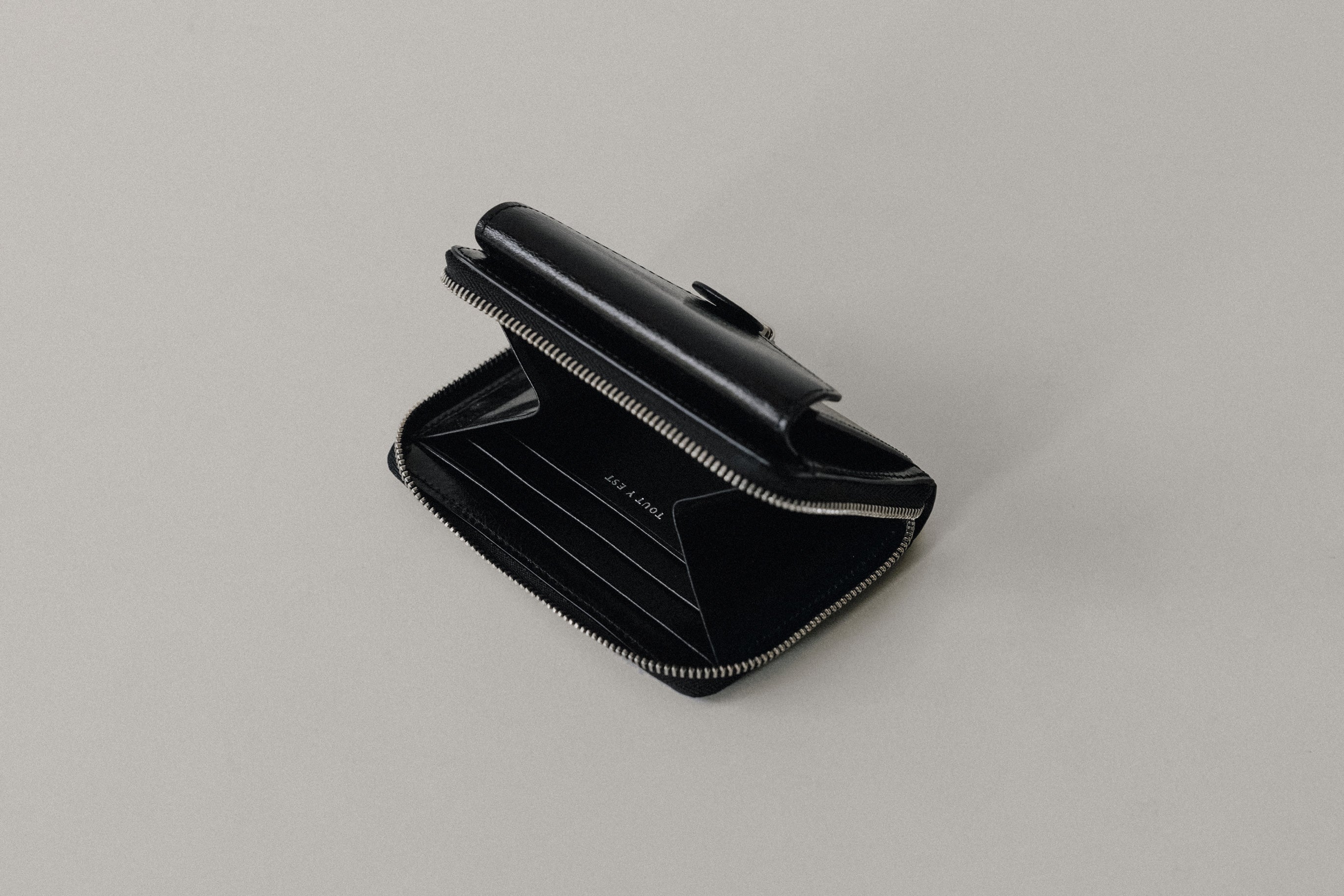 PORTE CARTES LOQUET ZIPPÉ BLACK – TOUT Y EST EN