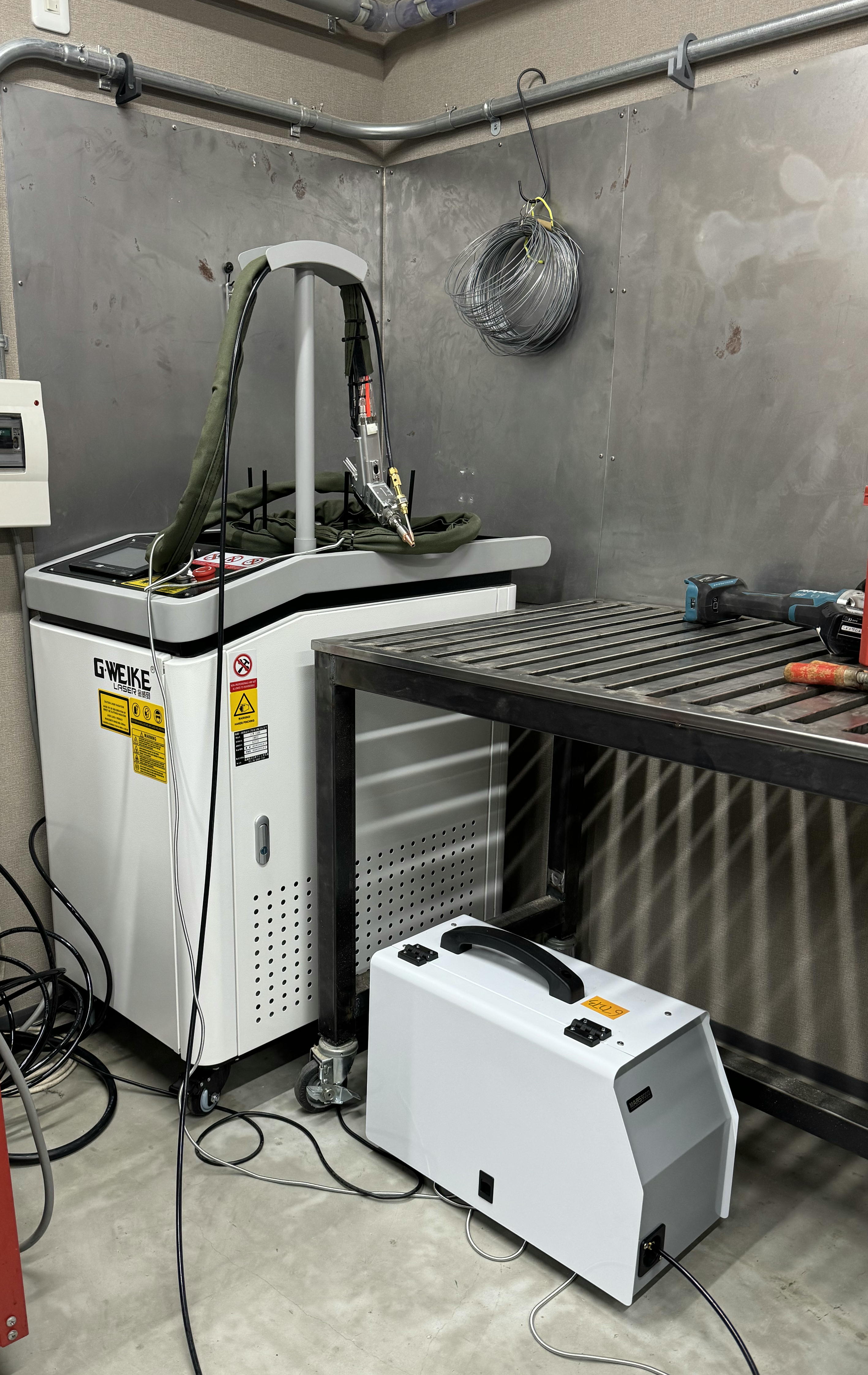 ファイバーレーザー3W溶接機1500W 納品 株式会社DAY FLIPPER