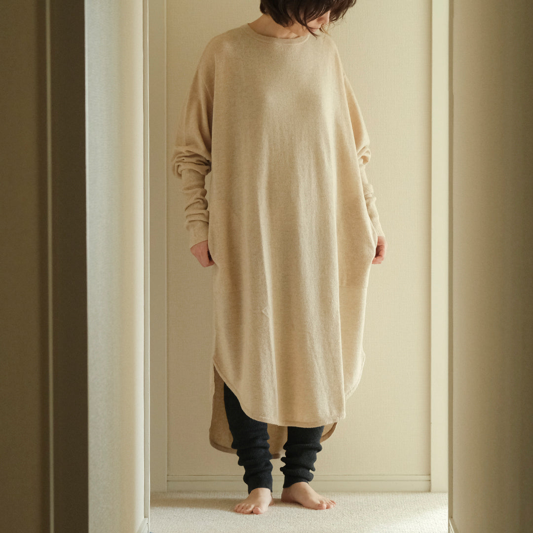 カシミヤに包まれる、リラクシーなニットワンピース – Envelope