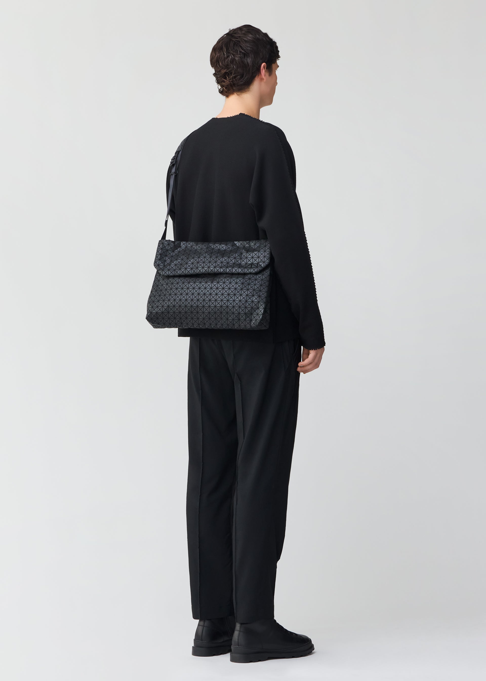FROGGY Shoulder Bag Matte Black – ISSEY MIYAKE EU