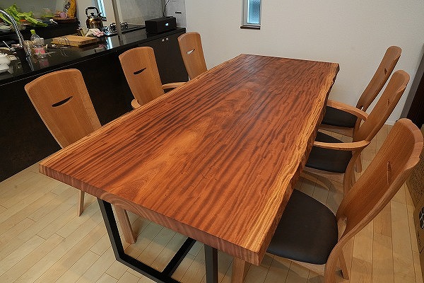 シンガポールマホガニー一枚板 ダイニングテーブル 納品事例|一枚板
