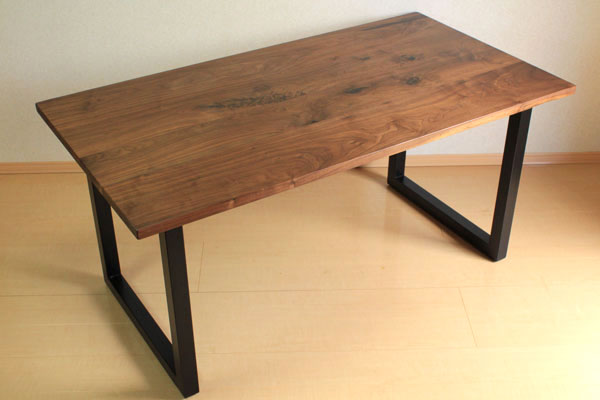 無垢ウォールナット 鉄脚ダイニングテーブル|一枚板・無垢テーブル専門