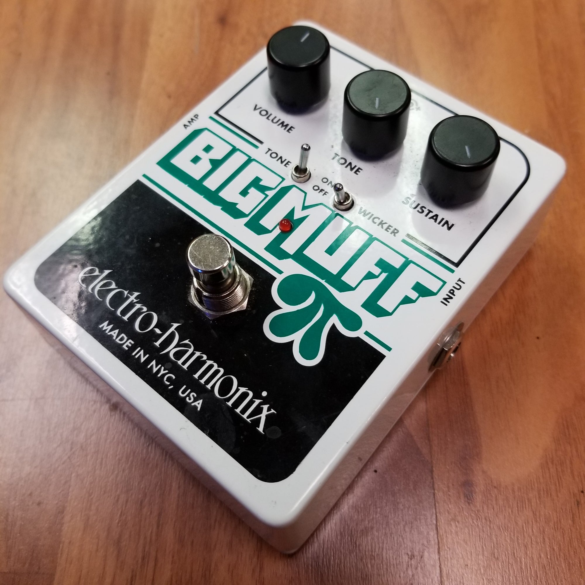 Big Muff with Tone Wicker - Evolution Music