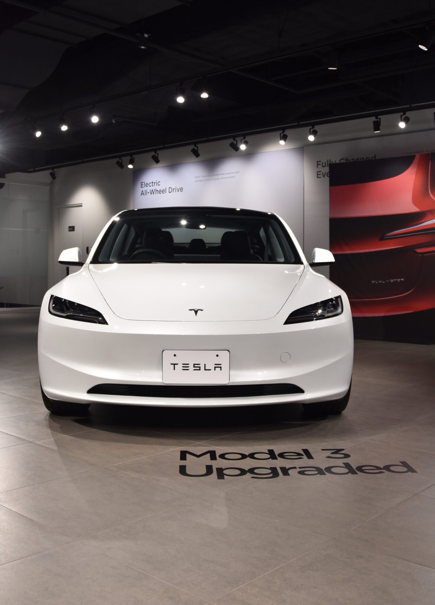 ハイランド」ことテスラ新型モデル3国内初披露！ そのアップグレード