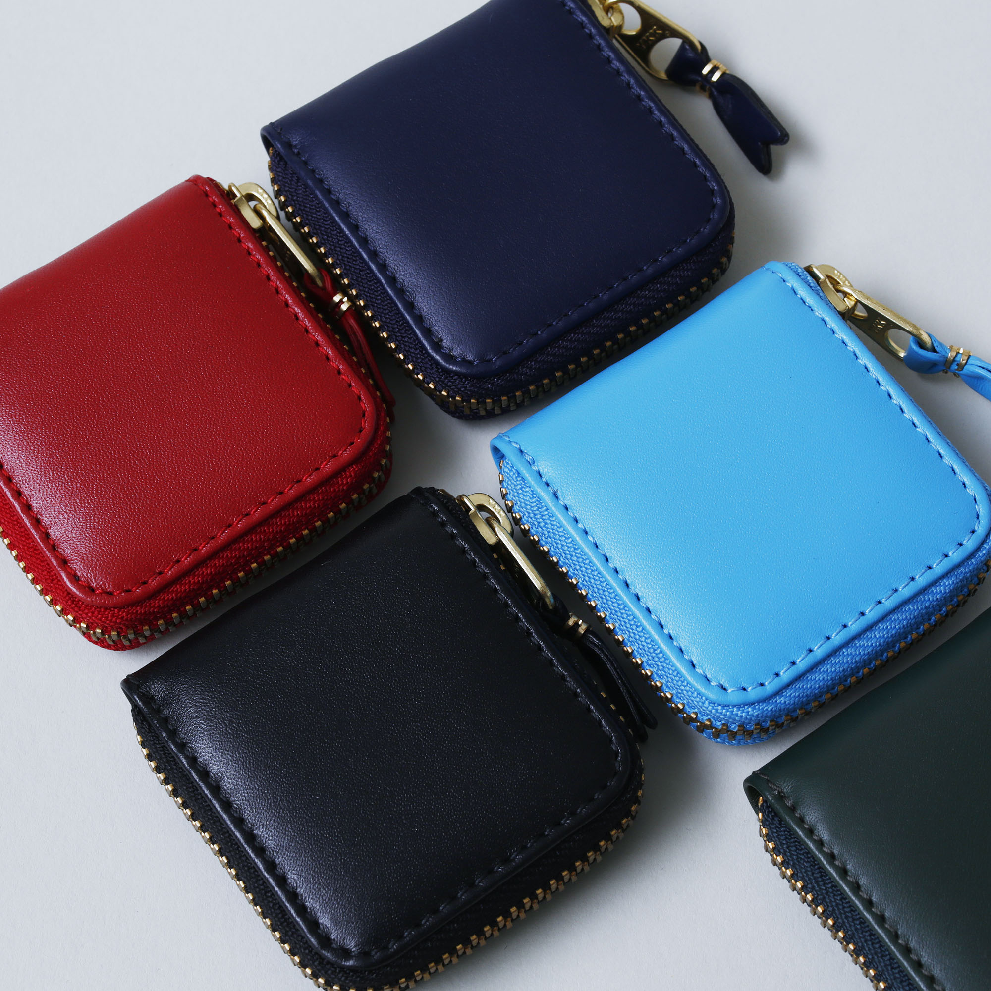 そのサイズ感にグッと来る、［ウォレット・コム デ ギャルソン］の新作