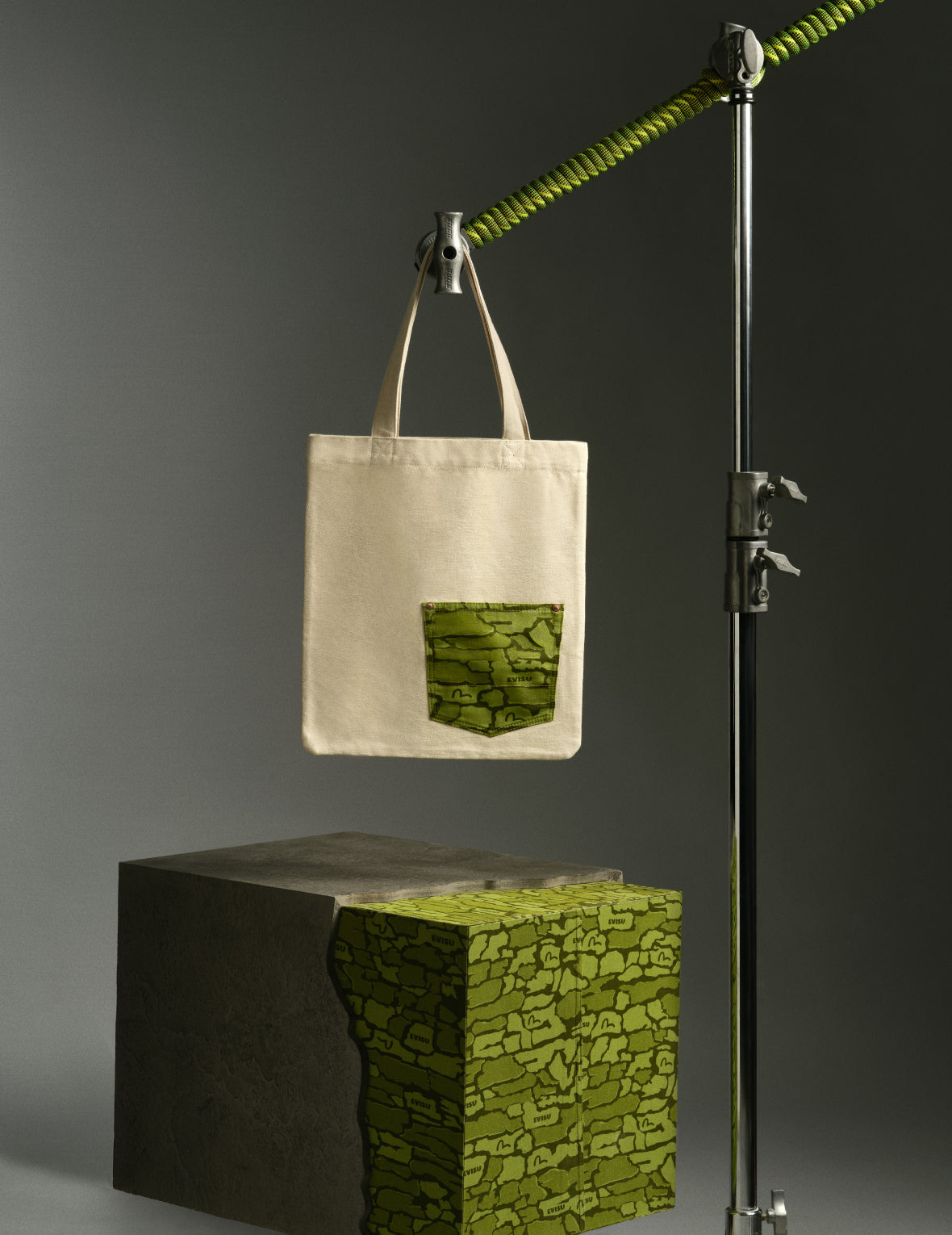 石垣迷彩インサート大黒レギュラーフィットデニムショーツ – EVISU