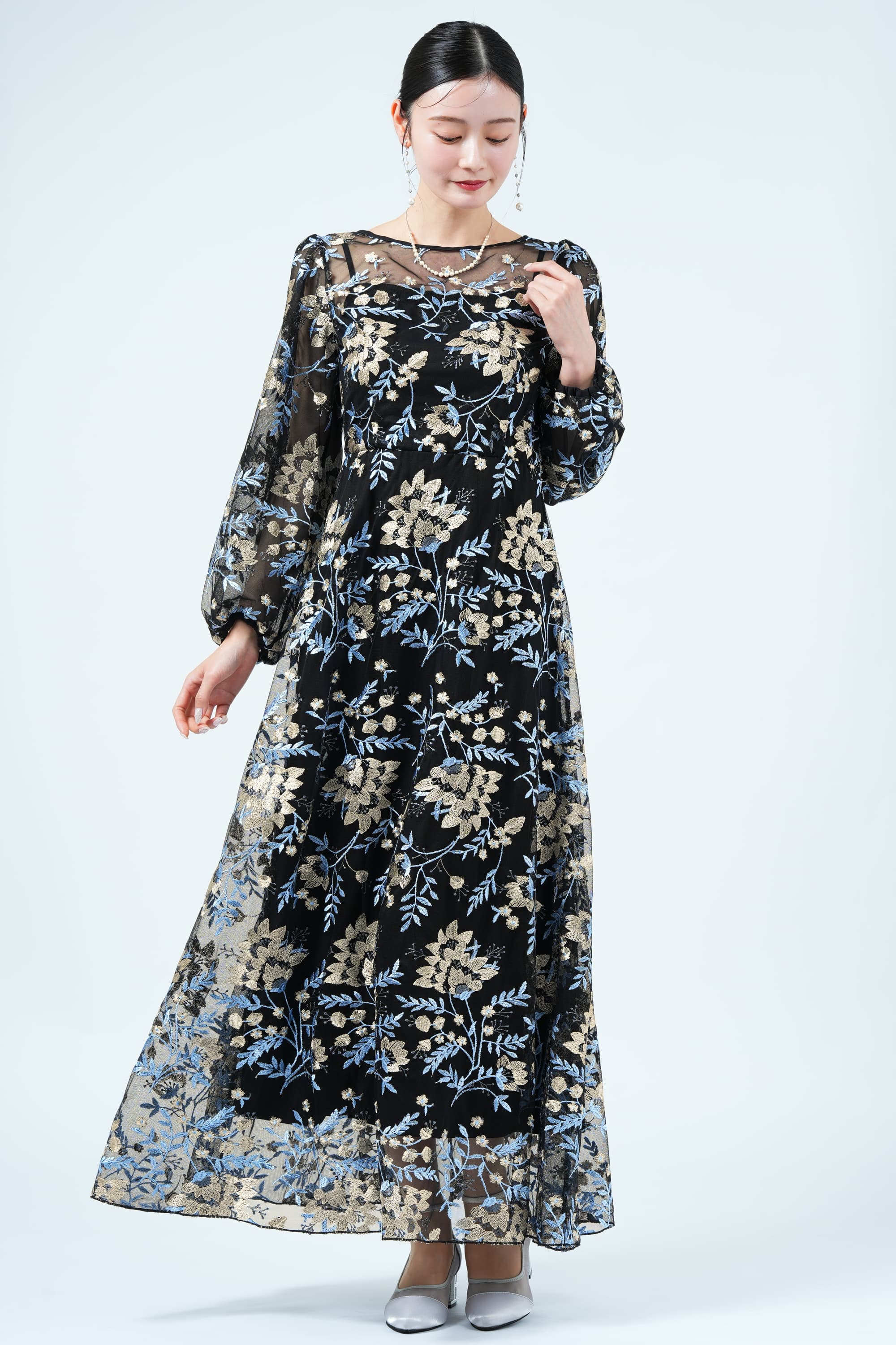 Kastane レトロフラワー刺繍マルチブラックドレス (S) をレンタル