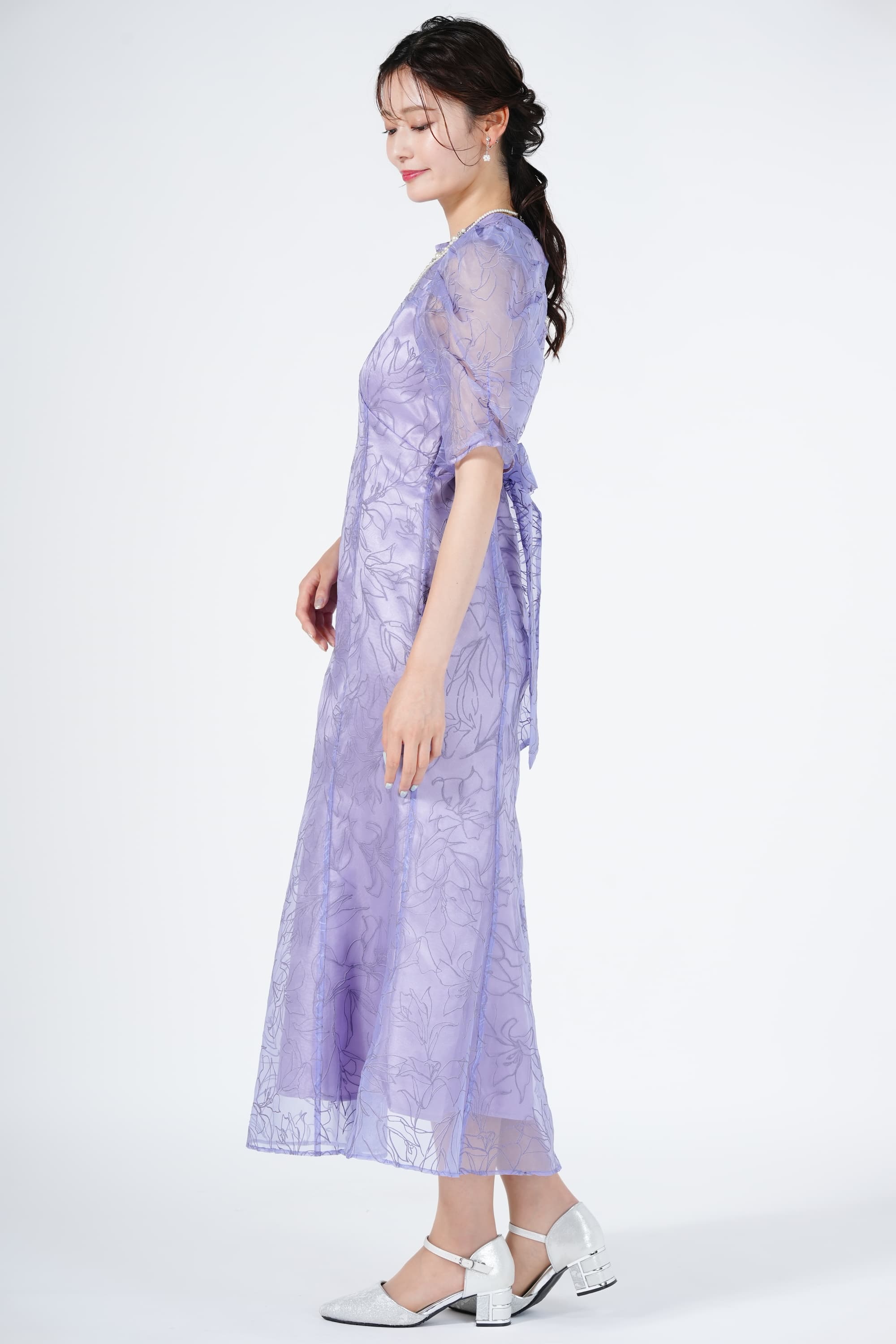 LILY BROWN エンボスグリッター刺繍パープルドレス (M) をレンタル