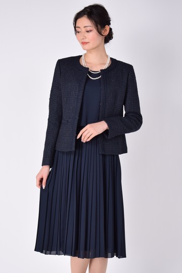 White Joola プリーツ上品ネイビーワンピースセット (M) をレンタル