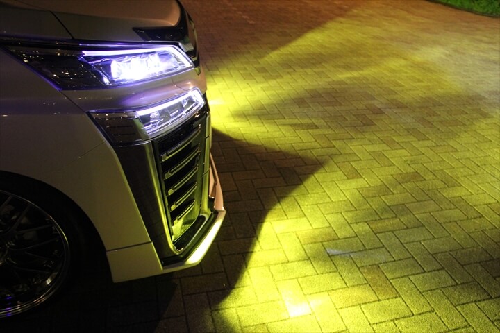 ヴェルファイア30系後期の純正LEDフォグをカラーチェンジに交換