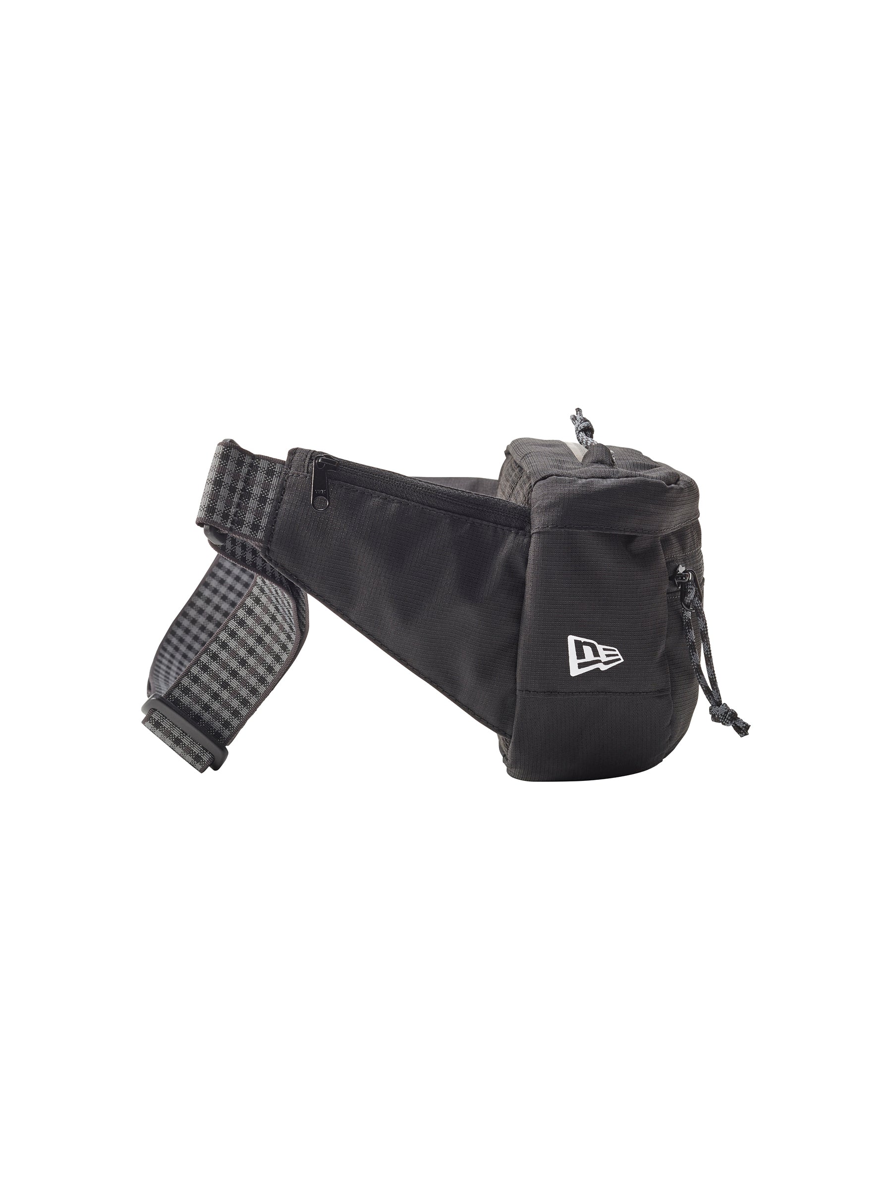 ボディバッグ〈NEW ERA® × familiar〉 | ファミリア公式サイト