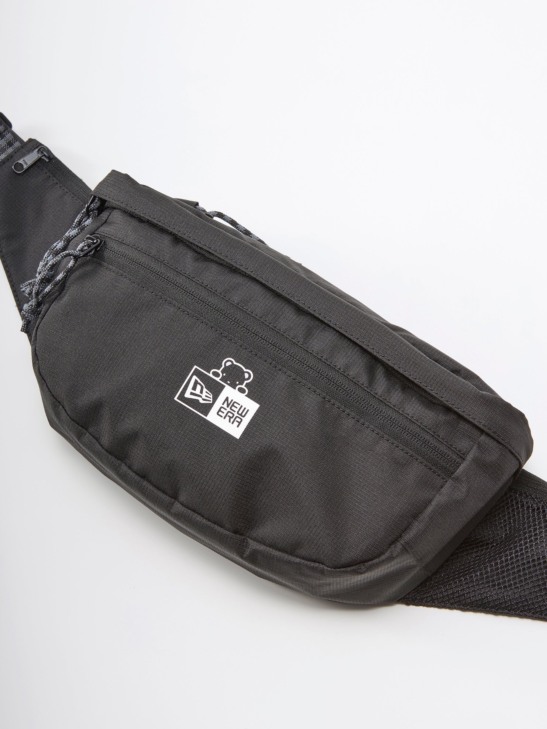 ボディバッグ〈NEW ERA® × familiar〉 | ファミリア公式サイト