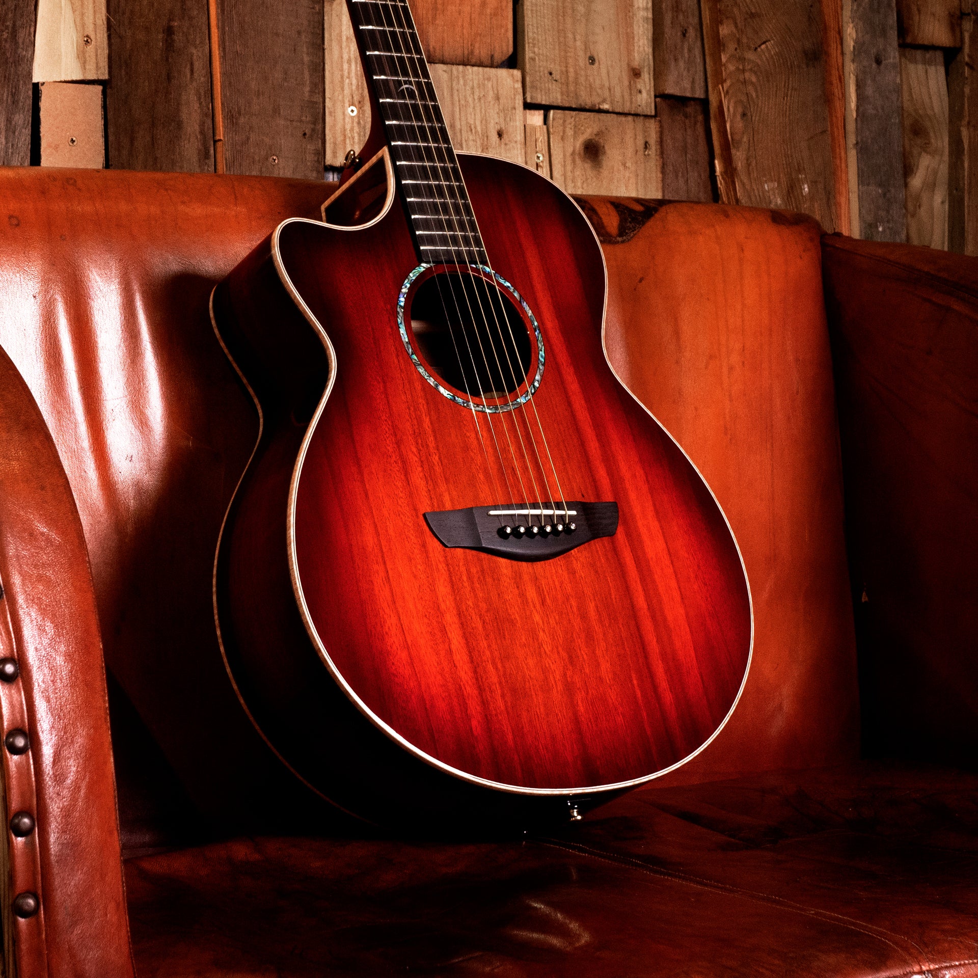 Faith Blood Moon Venus Cutaway Electro Left Handed FVBMBL