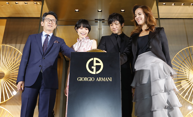 西島秀俊と宮崎あおいが登場。アルマーニ / 銀座タワーがリニューアル