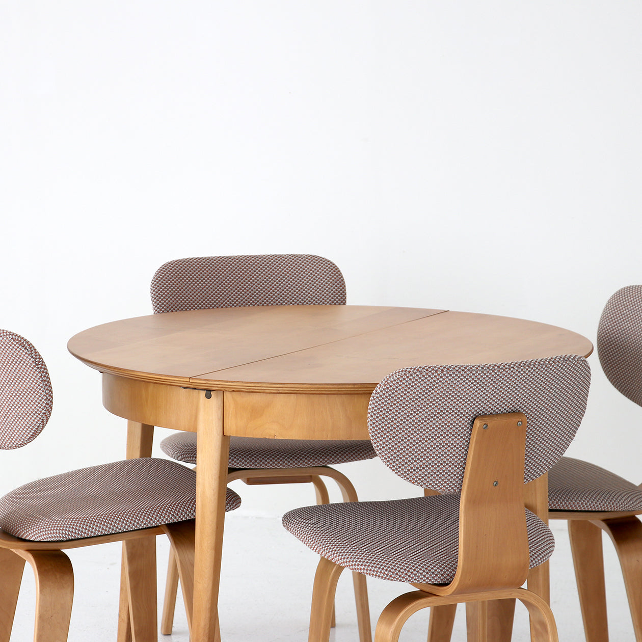 Dining table / Cees Braakman – FILM