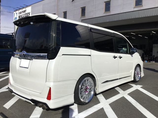 ヴォクシー(VOXY) 80系 ZRR80W | 装着ギャラリー | カーポートマルゼン