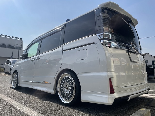 ヴォクシー(VOXY) 80系 ZRR80W | 装着ギャラリー | カーポートマルゼン