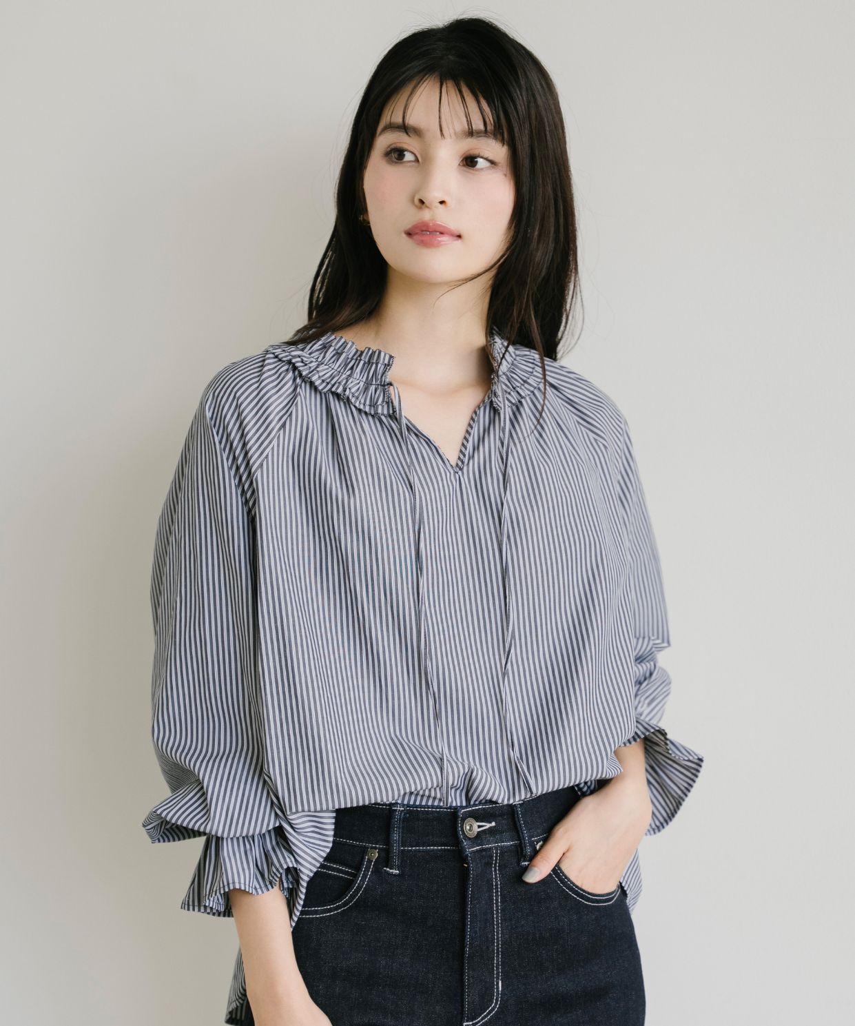 衿ぐりフリルブラウス｜Stola.（ストラ）公式通販サイト