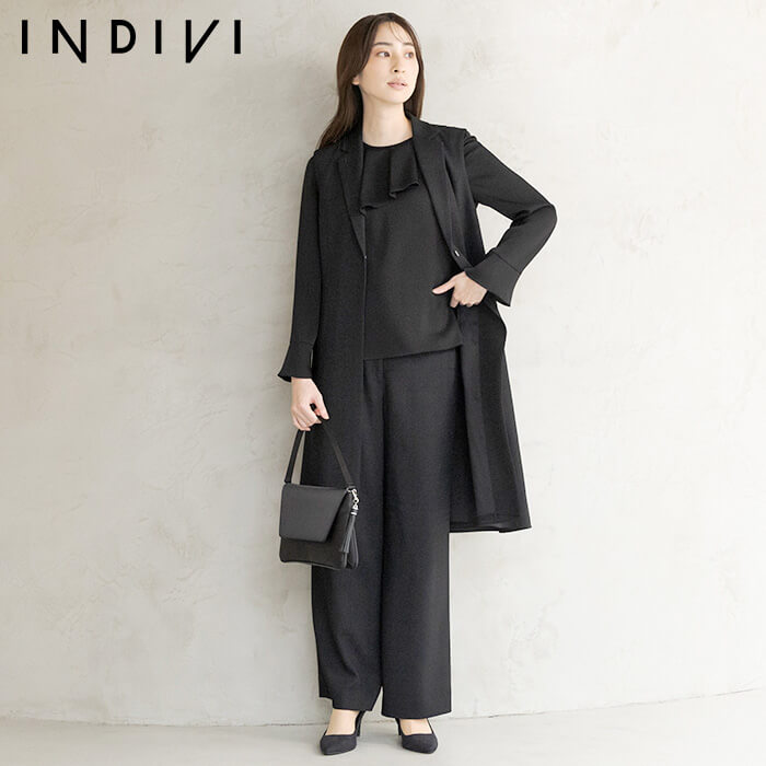 トリアセテート混ラッフルブラウス 9号・ブラック｜東京ソワール