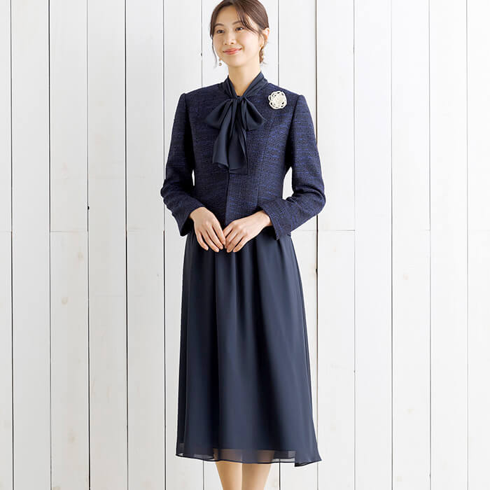 リボンタイ付きワンピのセレモニースーツ 13号・ネイビー｜東京