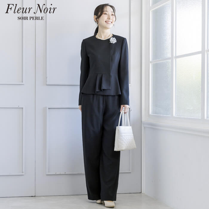 エレガントなパンツスーツ13号・ブラック｜東京ソワールオンラインストア