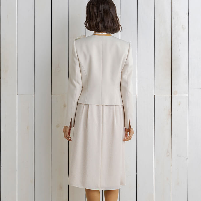 サテンオパールワンピのセレモニースーツ 13号・ベージュ｜東京