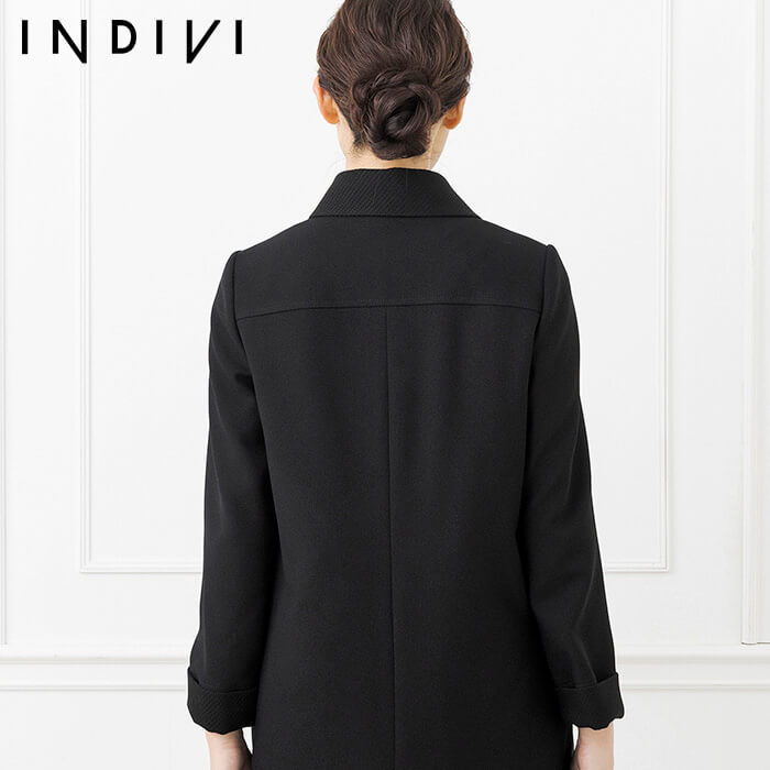 シャープな切り替えのライナーつきコート L・ブラック｜東京ソワール