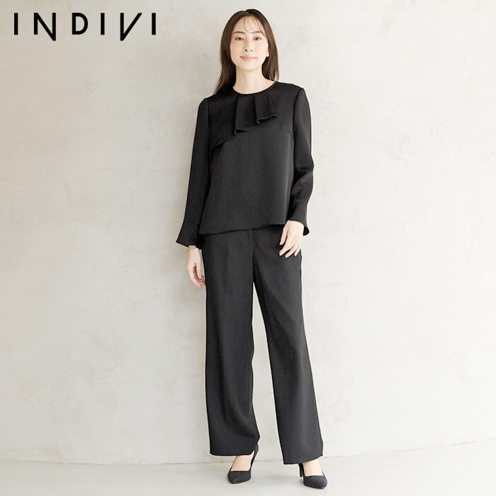 トリアセテート混ラッフルブラウス 9号・ブラック｜東京ソワール