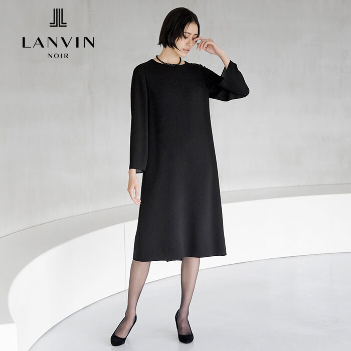 後ろのドレープがポイントのモダンなワンピース 9号・ブラック｜東京