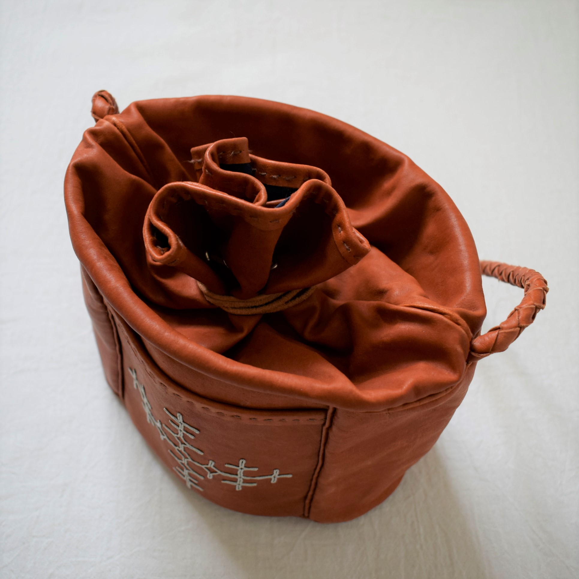 サーミ族の伝統工芸品 / ポシェット・バッグ / ピューター刺繍 No.1