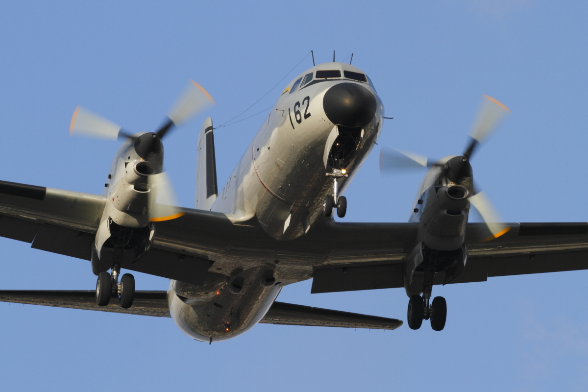 国産旅客機として開発されたYS-11、まだ現役続行中 その役割は