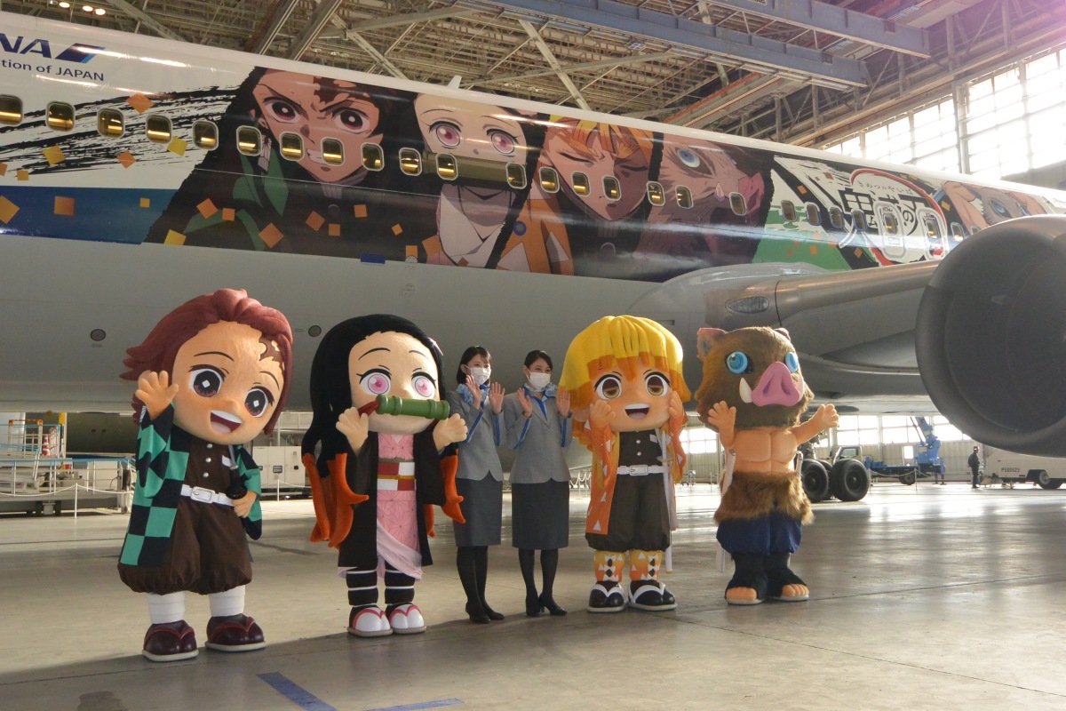 ANA特別デザイン機「鬼滅の刃じぇっと -壱-」お披露目、1/30空を斬り
