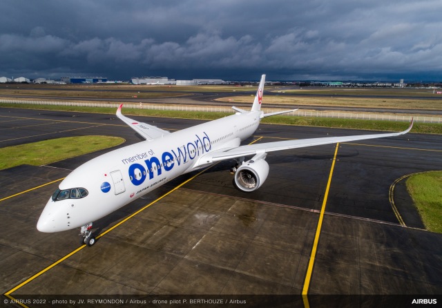 JAL A350初のワンワールド特別塗装機、いよいよ羽田に飛来 | FlyTeam