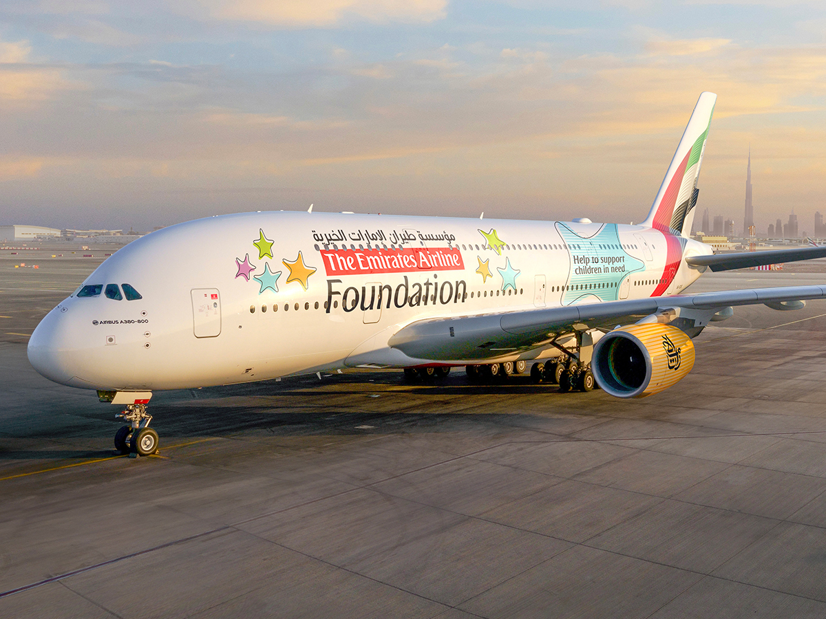 エミレーツ、“お絵描きイメージ”A380特別塗装機登場！パステルカラーが