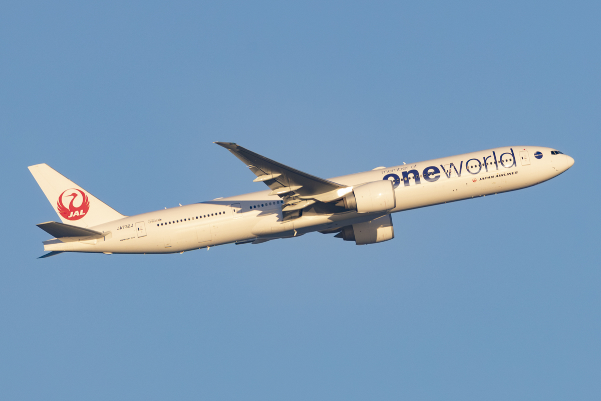 JAL、ワンワールド特別塗装の777‑300ER「JA732J」がシドニー〜羽田線で