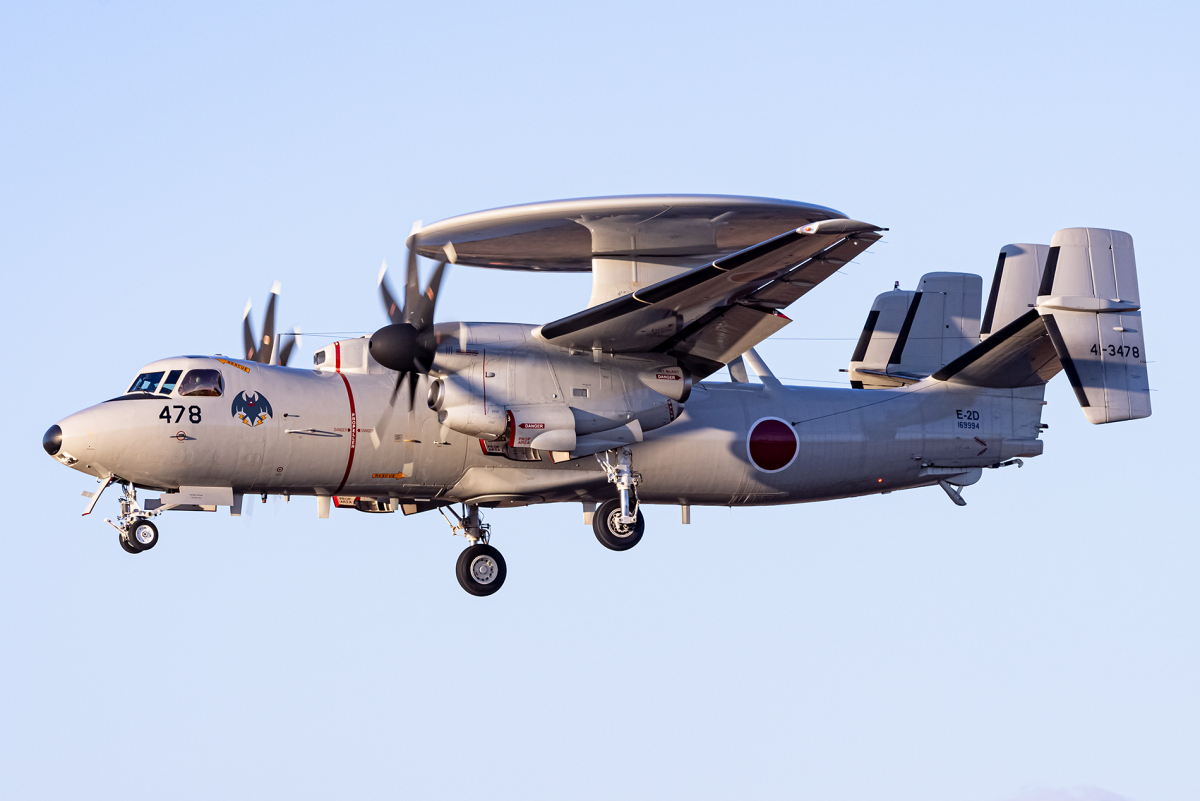 国産旅客機として開発されたYS-11、まだ現役続行中 その役割は