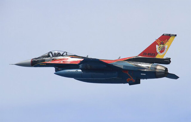F-2特別塗装機の“垂直尾翼”デザインを募集！空自＆築城基地創設70周年