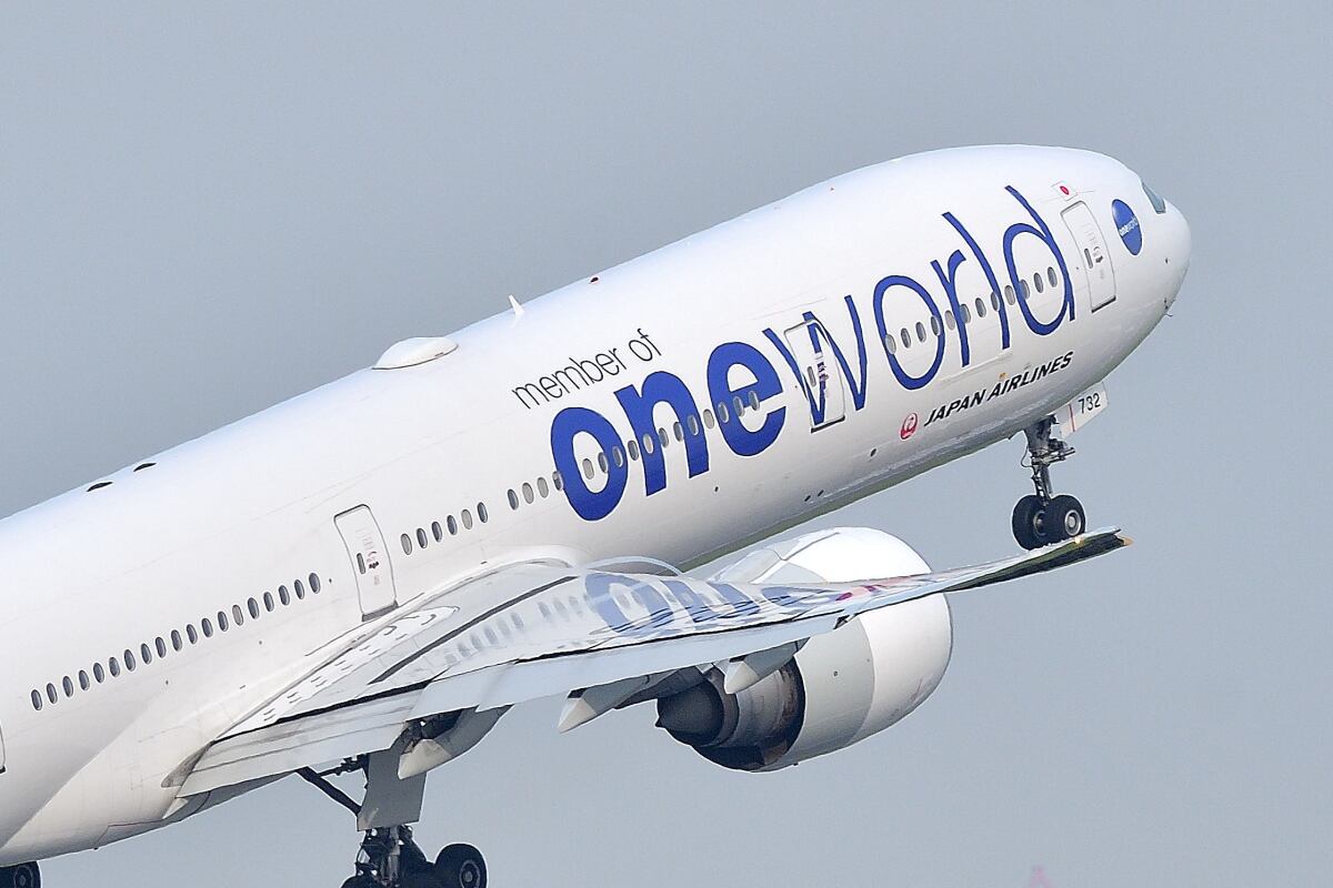 JAL、元ワンワールド塗装の777‑300ER ついに離日 「JA732J