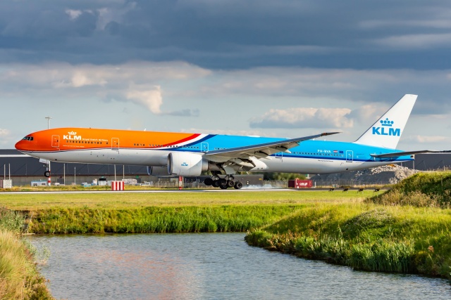 オレンジ・プライド」特別塗装機 KLMオランダ航空 (777-300 | PH-BVA