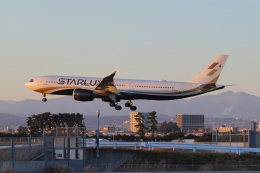 機体記号 : B-58305 (スターラックス) 航空機体ガイド | FlyTeam