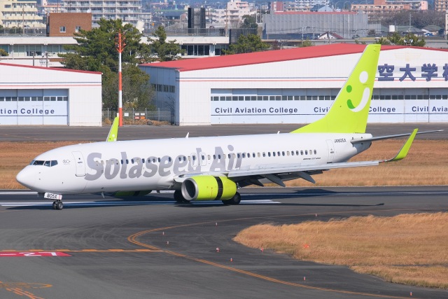 みんなで頑張るばい！くまモン号」特別塗装機 ソラシド エア (737-800