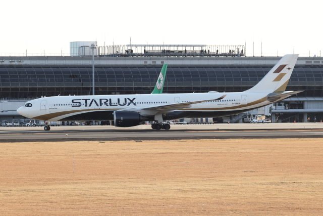 機体記号 : B-58305 (スターラックス) 航空機体ガイド | FlyTeam